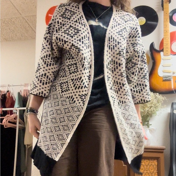 H&M Cute black and white cardigan!! Oversized!! - Picture 2 of 4